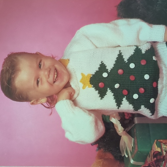 Patons Christmas 634 Seasonal Projects to Knit and Crochet - Picture 1 of 8